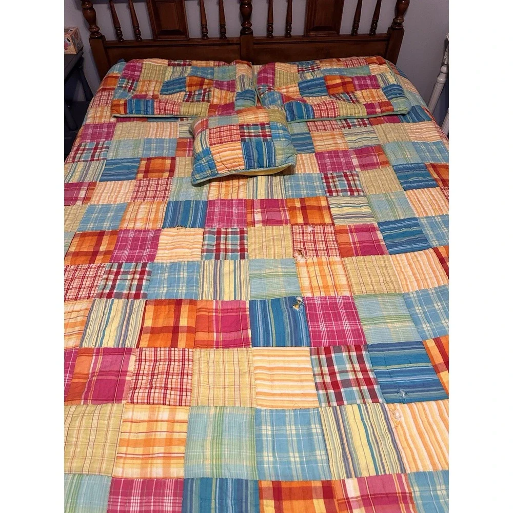 The Company Store Patchwork Quilt Pillow Shams Throw Pillow Set Needs Repair‎